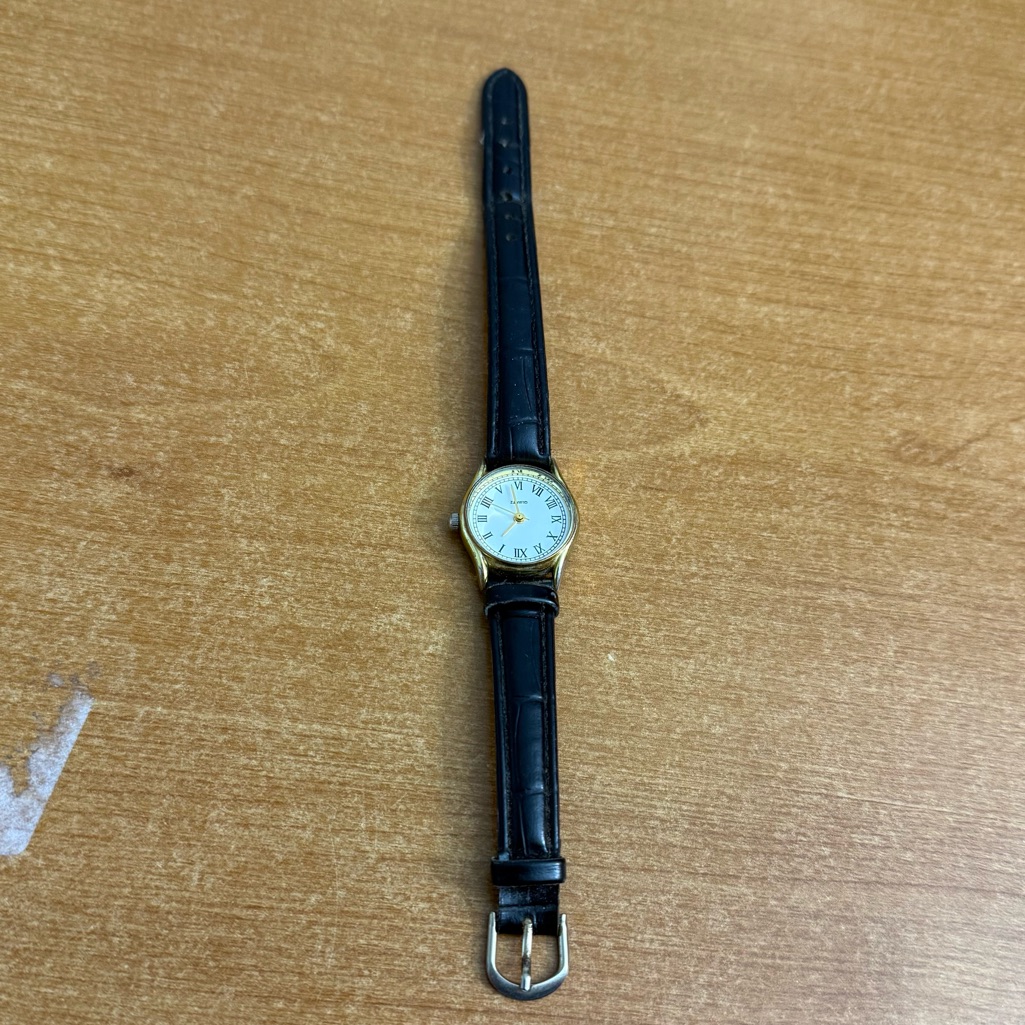 Classic Black Leather Strap Watch With Gold Details Classic Black Leather Strap Watch With Gold Details